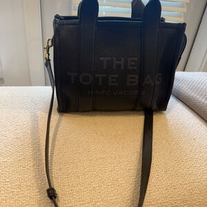 Marc Jacobs Small LEATHER THE TOTE BAG in Black like new